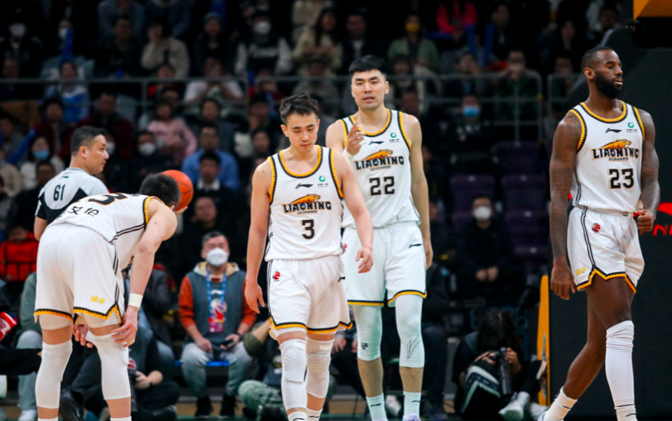 关于巴塞罗那内部会议纪要流出——赛前迎来里程碑；CBA季后赛使命明确；心理建设被强调的信息