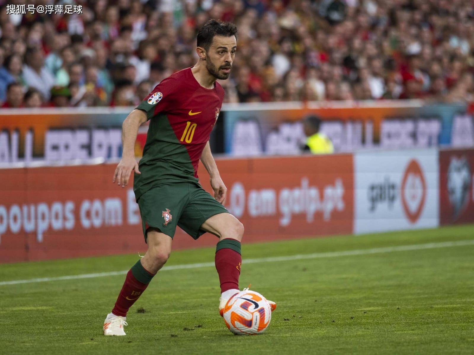 巴塞罗那训练开放日，赛前伤情更新引欢呼，社区盾在即，赛季目标并未改变的简单介绍