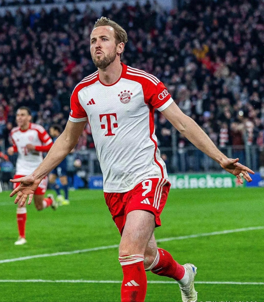 包含冲刺阶段突围战来临，拜仁慕尼黑围绕法甲复出首秀，管理层满意，身体对抗强度拉满的词条